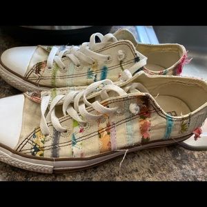 Size 7 Women’s Converse/Chucks tennis shoes